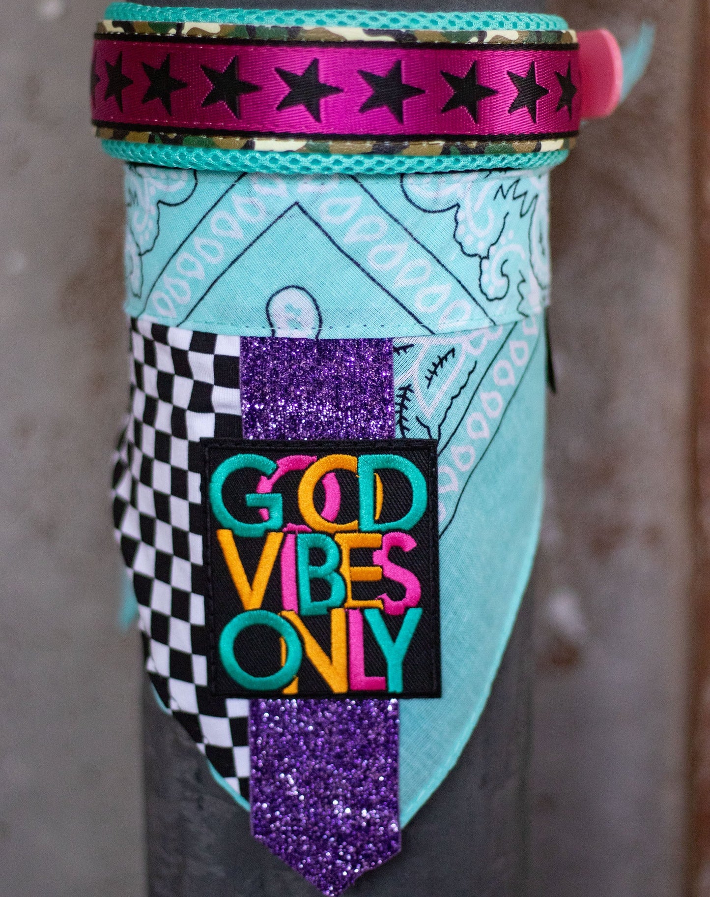 Poshy Paisley Bandana - Mint mit schwarz weiß Checkboard, lila Glitzer und Good Vives only