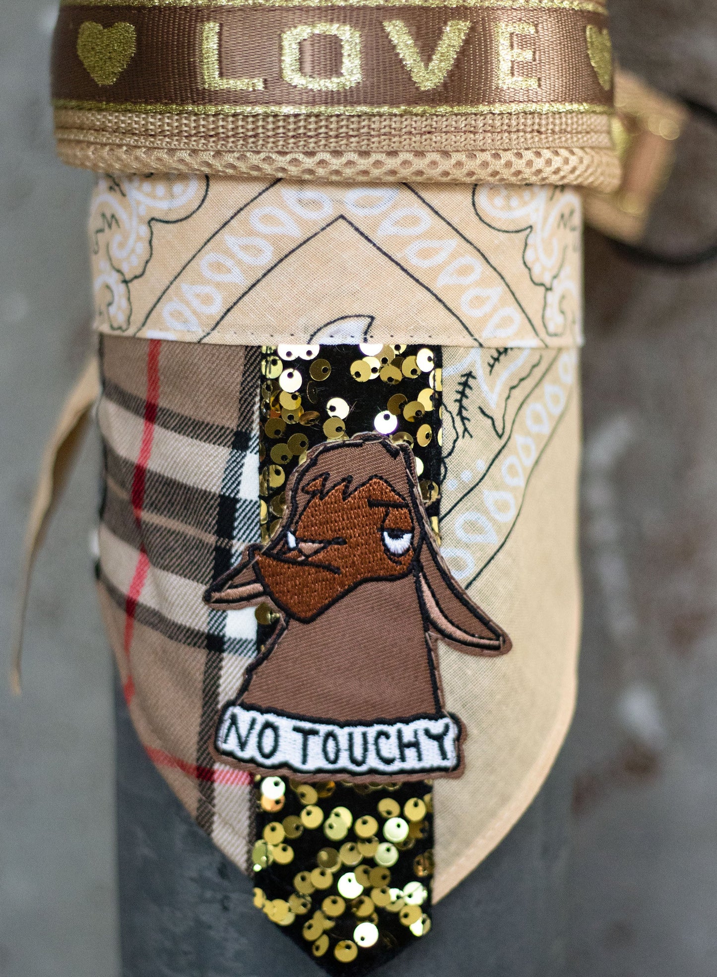 Poshy Paisley Bandana - Beige mit Carostoff-Gold Palietten und No Touchy Patch