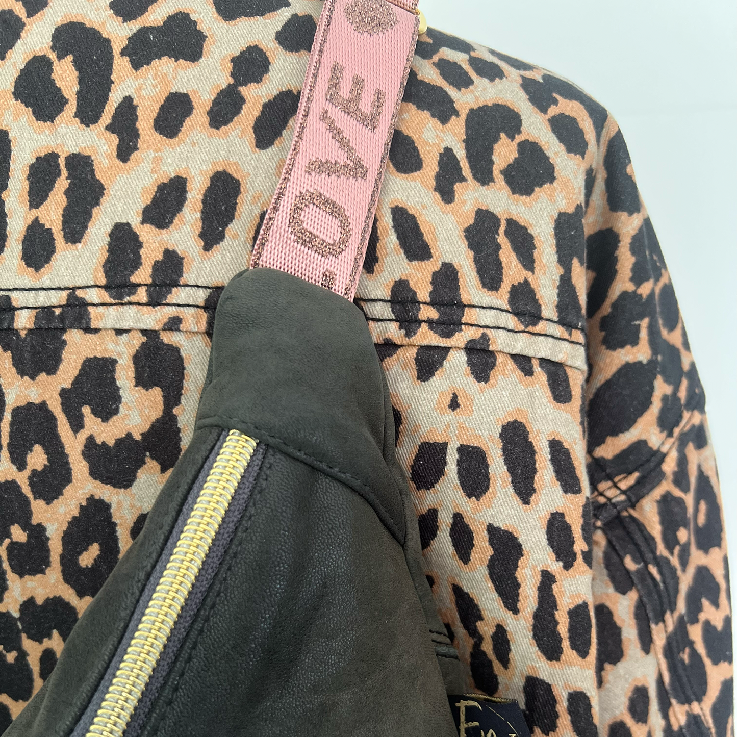 Gas Bag made of Leopard Outdoor Fabric Love Copper Webbing